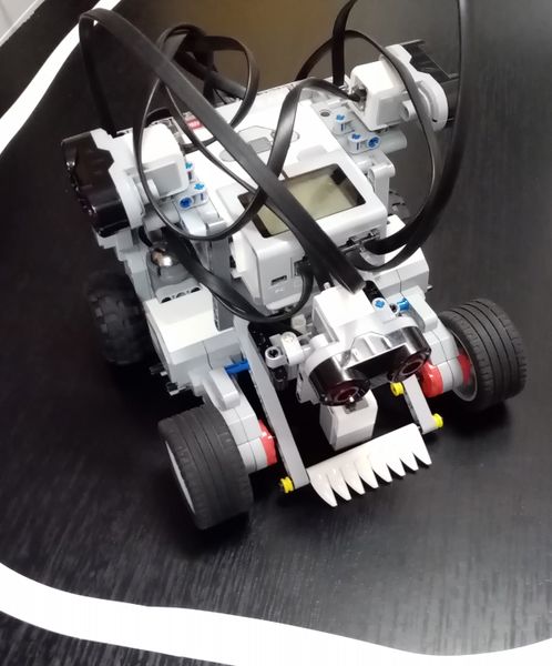 Súbor:Sumo robot 1.jpg