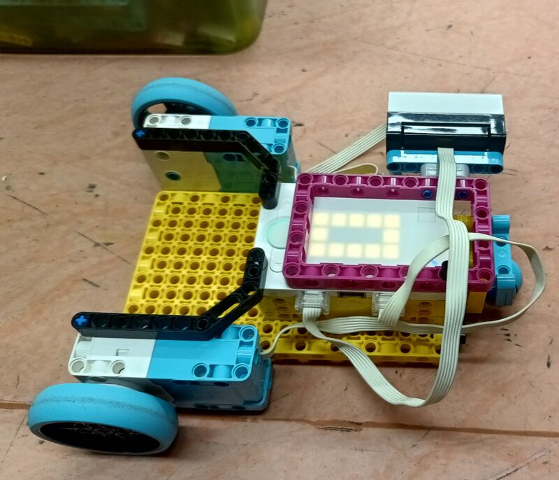 Meranie plochy robot.jpg